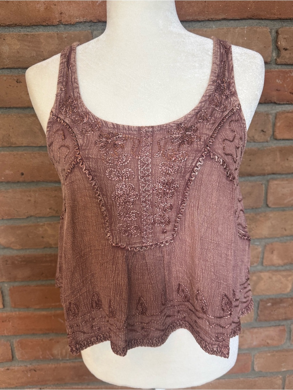 Rhea Embroidered cropped Tank •NWT